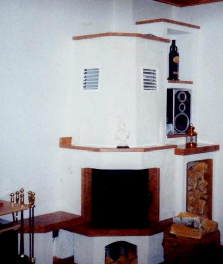 Kaminofen aus rötlichen Granit