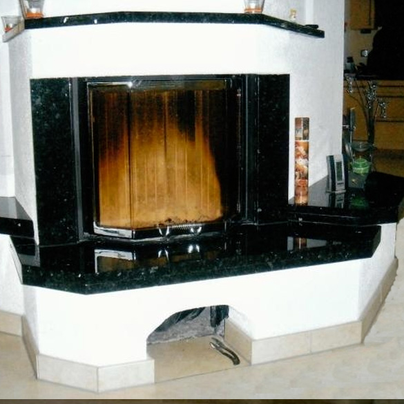 Mamorkamin mit edel dunkelgrünen Mamorplatten