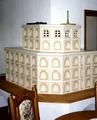 Kachelofen mit Holzbank - Draufsicht