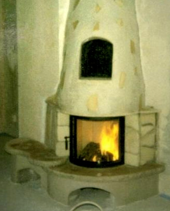 runder brennender Kamin