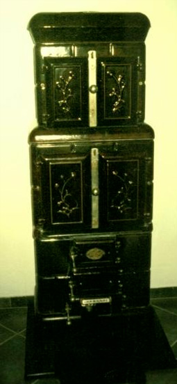 Kachelofen Unikat mit besonderen warm Design.