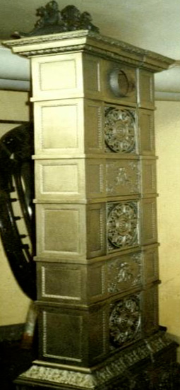 Kachelofen im Edlen Design im goldschimmer