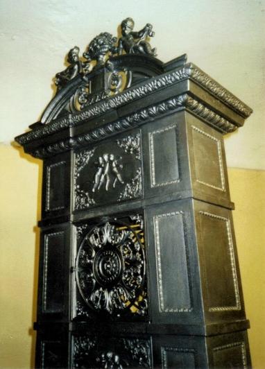 Gussofen rund mit Verzierungen schwarz