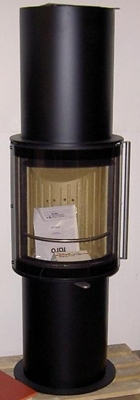 runder schwarzer Kaminofen  