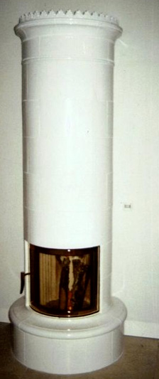 runder weißer Antikofen 