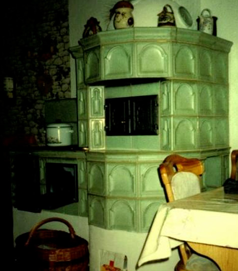 Kachelherd mit grünen Kacheln