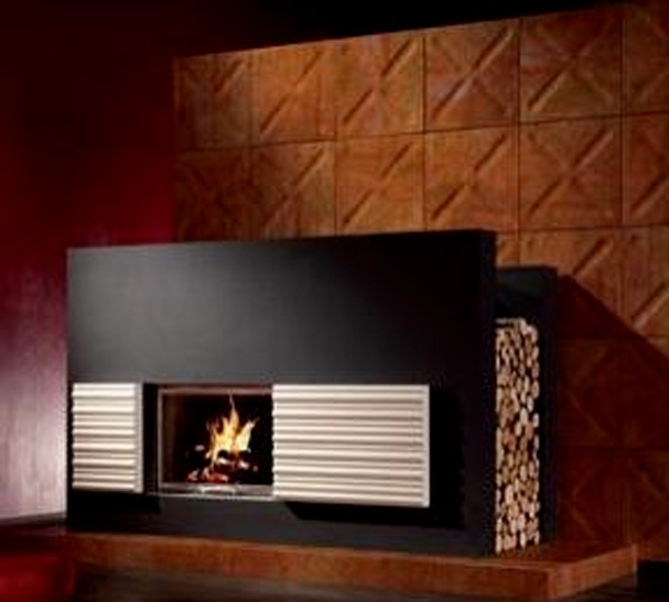  Kamin mit Holzablage im modernen Design